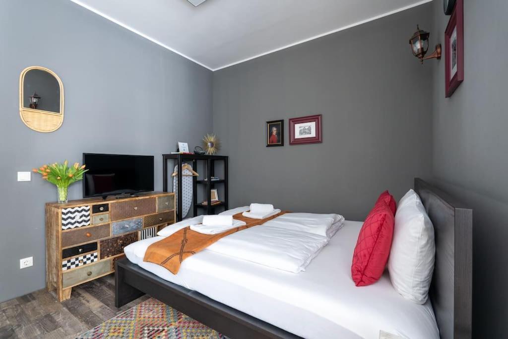 Chic Studio By City Center By Hm Wien Exteriör bild